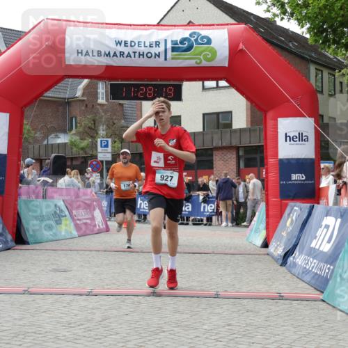 10.05.2026 - 8. Wedeler Halbmarathon Yannick Fuchs http://msf.ph/oto/9713375 10.05.2026 11:28:17 Ziel 170, 927, 1042, 2038 meine-sportfotos.de
