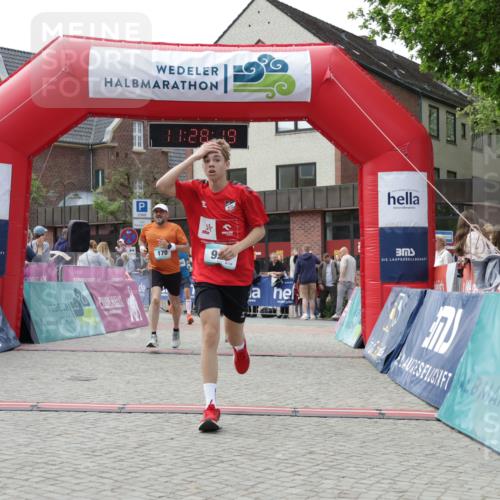 10.05.2026 - 8. Wedeler Halbmarathon Yannick Fuchs http://msf.ph/oto/9713378 10.05.2026 11:28:17 Ziel 170, 927, 1042, 2038 meine-sportfotos.de