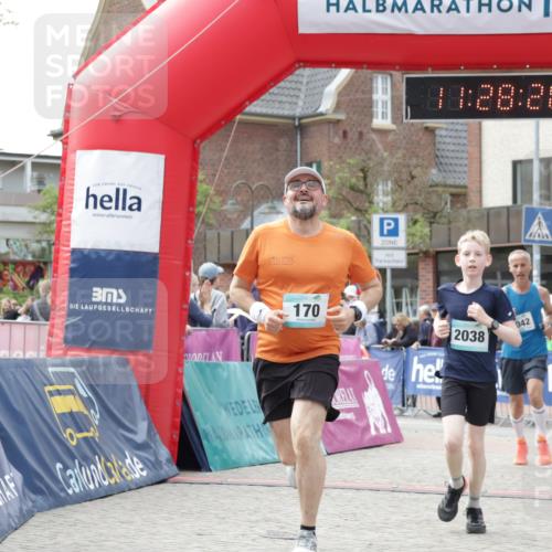 10.05.2026 - 8. Wedeler Halbmarathon Yannick Fuchs http://msf.ph/oto/9713389 10.05.2026 11:28:19 Ziel 170, 927, 1042, 2038 meine-sportfotos.de