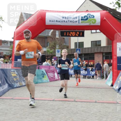 10.05.2026 - 8. Wedeler Halbmarathon Yannick Fuchs http://msf.ph/oto/9713400 10.05.2026 11:28:19 Ziel 170, 927, 1042, 2038 meine-sportfotos.de