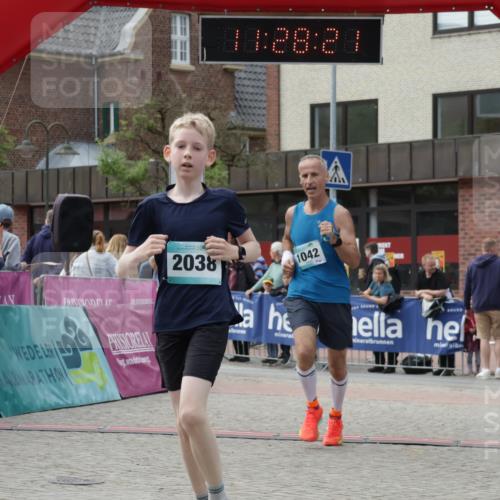 10.05.2026 - 8. Wedeler Halbmarathon Yannick Fuchs http://msf.ph/oto/9713402 10.05.2026 11:28:20 Ziel 170, 927, 1042, 2038 meine-sportfotos.de