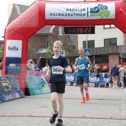 10.05.2026 - 8. Wedeler Halbmarathon Yannick Fuchs http://msf.ph/oto/9713408 10.05.2026 11:28:20 Ziel 170, 927, 1042, 2038 meine-sportfotos.de
