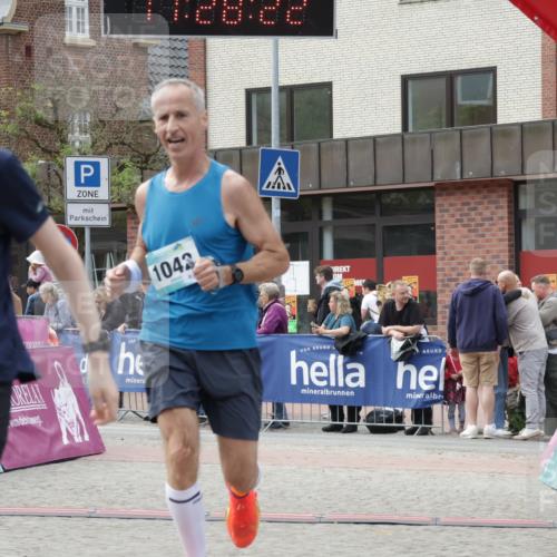 10.05.2026 - 8. Wedeler Halbmarathon Yannick Fuchs http://msf.ph/oto/9713413 10.05.2026 11:28:21 Ziel 170, 927, 1042, 2038 meine-sportfotos.de