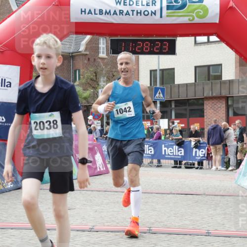 10.05.2026 - 8. Wedeler Halbmarathon Yannick Fuchs http://msf.ph/oto/9713419 10.05.2026 11:28:21 Ziel 170, 927, 1042, 2038 meine-sportfotos.de