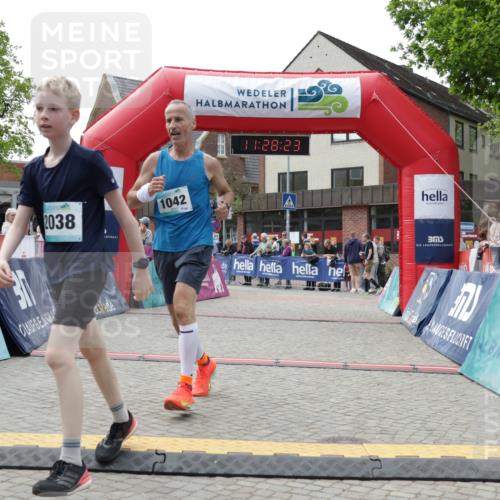10.05.2026 - 8. Wedeler Halbmarathon Yannick Fuchs http://msf.ph/oto/9713430 10.05.2026 11:28:22 Ziel 170, 927, 1042, 2038 meine-sportfotos.de