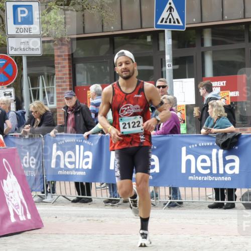 10.05.2026 - 8. Wedeler Halbmarathon Yannick Fuchs http://msf.ph/oto/9713437 10.05.2026 11:28:27 Ziel 2122 meine-sportfotos.de