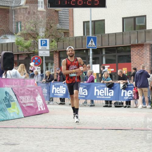 10.05.2026 - 8. Wedeler Halbmarathon Yannick Fuchs http://msf.ph/oto/9713447 10.05.2026 11:28:27 Ziel 2122 meine-sportfotos.de