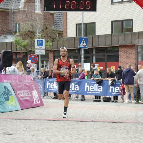 10.05.2026 - 8. Wedeler Halbmarathon Yannick Fuchs http://msf.ph/oto/9713449 10.05.2026 11:28:28 Ziel 2122 meine-sportfotos.de