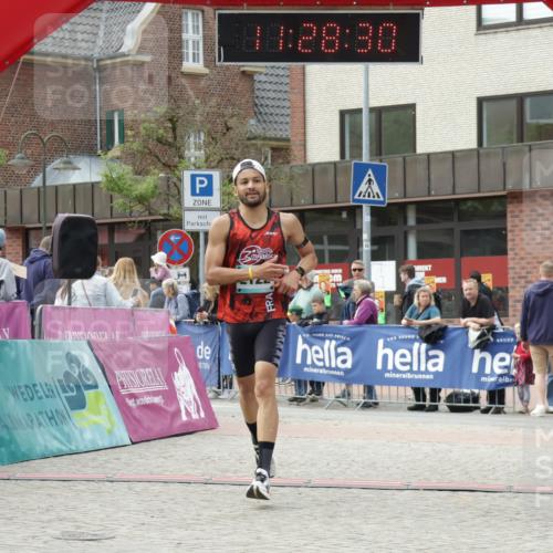 10.05.2026 - 8. Wedeler Halbmarathon Yannick Fuchs http://msf.ph/oto/9713454 10.05.2026 11:28:28 Ziel 2122 meine-sportfotos.de