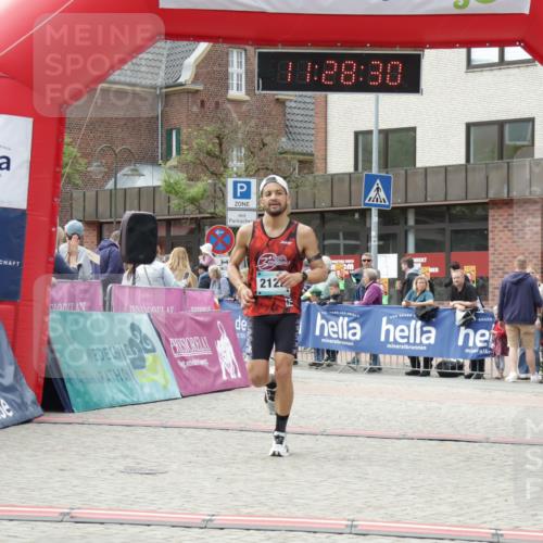 10.05.2026 - 8. Wedeler Halbmarathon Yannick Fuchs http://msf.ph/oto/9713458 10.05.2026 11:28:28 Ziel 2122 meine-sportfotos.de