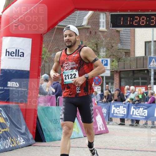 10.05.2026 - 8. Wedeler Halbmarathon Yannick Fuchs http://msf.ph/oto/9713466 10.05.2026 11:28:29 Ziel 2122 meine-sportfotos.de