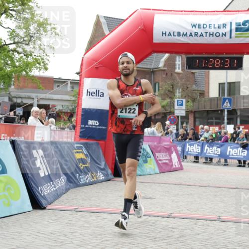 10.05.2026 - 8. Wedeler Halbmarathon Yannick Fuchs http://msf.ph/oto/9713472 10.05.2026 11:28:29 Ziel 2122 meine-sportfotos.de