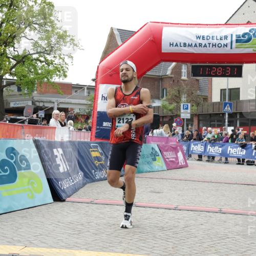 10.05.2026 - 8. Wedeler Halbmarathon Yannick Fuchs http://msf.ph/oto/9713476 10.05.2026 11:28:30 Ziel 2122, 2138 meine-sportfotos.de