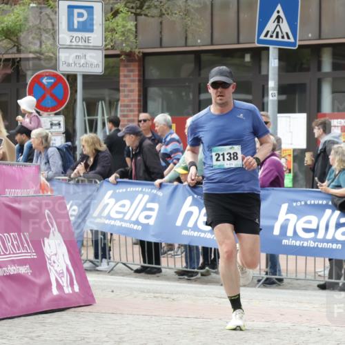 10.05.2026 - 8. Wedeler Halbmarathon Yannick Fuchs http://msf.ph/oto/9713484 10.05.2026 11:28:33 Ziel 2122, 2138 meine-sportfotos.de