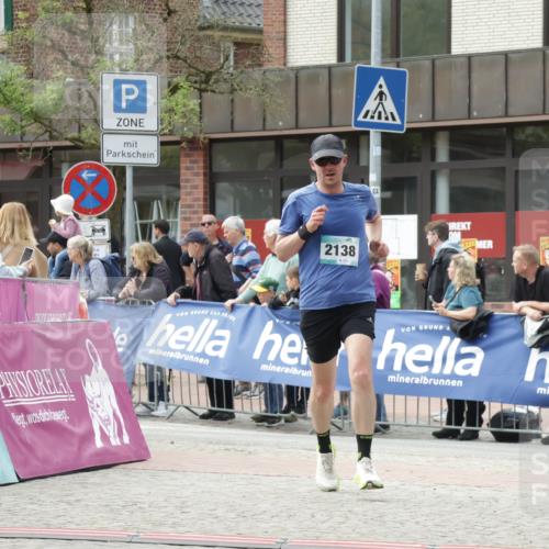 10.05.2026 - 8. Wedeler Halbmarathon Yannick Fuchs http://msf.ph/oto/9713487 10.05.2026 11:28:33 Ziel 2122, 2138 meine-sportfotos.de