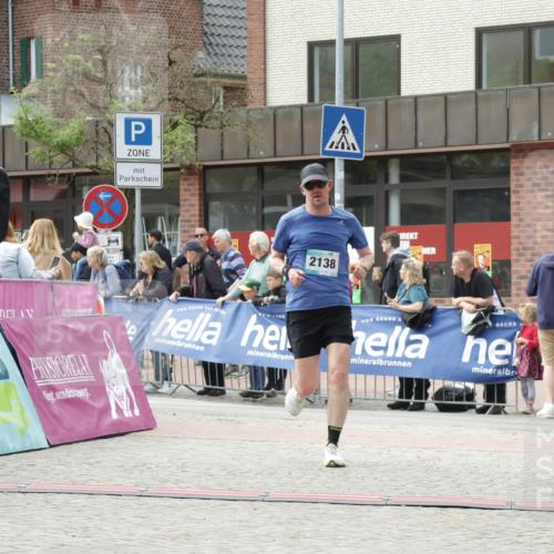 10.05.2026 - 8. Wedeler Halbmarathon Yannick Fuchs http://msf.ph/oto/9713490 10.05.2026 11:28:33 Ziel 2122, 2138 meine-sportfotos.de