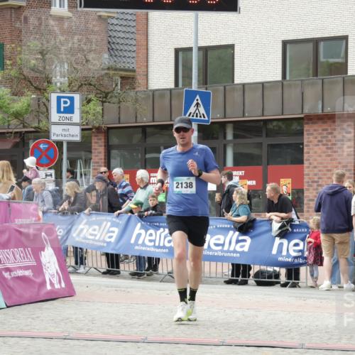 10.05.2026 - 8. Wedeler Halbmarathon Yannick Fuchs http://msf.ph/oto/9713493 10.05.2026 11:28:33 Ziel 2122, 2138 meine-sportfotos.de