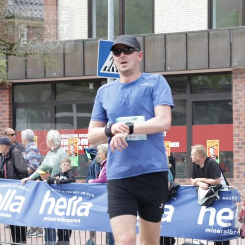 10.05.2026 - 8. Wedeler Halbmarathon Yannick Fuchs http://msf.ph/oto/9713498 10.05.2026 11:28:34 Ziel 2122, 2138 meine-sportfotos.de
