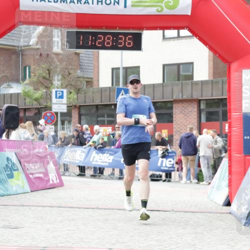 10.05.2026 - 8. Wedeler Halbmarathon Yannick Fuchs http://msf.ph/oto/9713502 10.05.2026 11:28:35 Ziel 857, 2138 meine-sportfotos.de