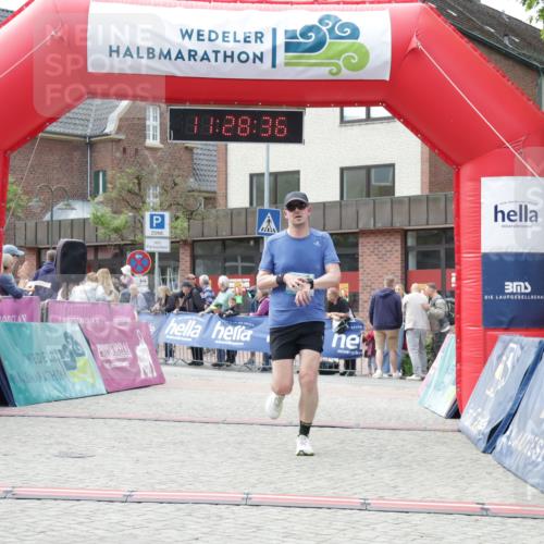 10.05.2026 - 8. Wedeler Halbmarathon Yannick Fuchs http://msf.ph/oto/9713506 10.05.2026 11:28:35 Ziel 857, 2138 meine-sportfotos.de