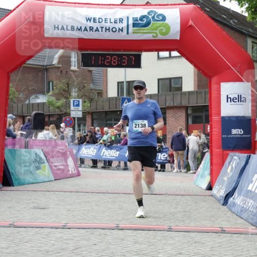 10.05.2026 - 8. Wedeler Halbmarathon Yannick Fuchs http://msf.ph/oto/9713512 10.05.2026 11:28:35 Ziel 857, 2138 meine-sportfotos.de