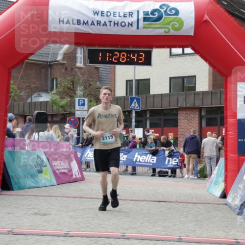 10.05.2026 - 8. Wedeler Halbmarathon Yannick Fuchs http://msf.ph/oto/9713574 10.05.2026 11:28:42 Ziel 169, 530, 857, 926, 2115 meine-sportfotos.de