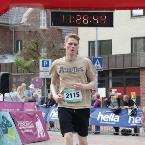 10.05.2026 - 8. Wedeler Halbmarathon Yannick Fuchs http://msf.ph/oto/9713580 10.05.2026 11:28:42 Ziel 169, 530, 857, 926, 2115 meine-sportfotos.de
