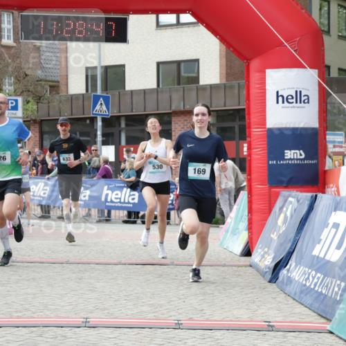 10.05.2026 - 8. Wedeler Halbmarathon Yannick Fuchs http://msf.ph/oto/9713607 10.05.2026 11:28:46 Ziel 169, 530, 635, 926, 2115, 2183, 2229, 2232 meine-sportfotos.de