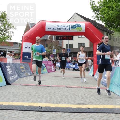 10.05.2026 - 8. Wedeler Halbmarathon Yannick Fuchs http://msf.ph/oto/9713624 10.05.2026 11:28:47 Ziel 28, 169, 530, 635, 926, 2115, 2183, 2229, 2232 meine-sportfotos.de