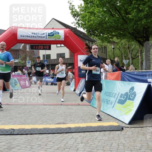 10.05.2026 - 8. Wedeler Halbmarathon Yannick Fuchs http://msf.ph/oto/9713627 10.05.2026 11:28:47 Ziel 28, 169, 530, 635, 926, 2115, 2183, 2229, 2232 meine-sportfotos.de