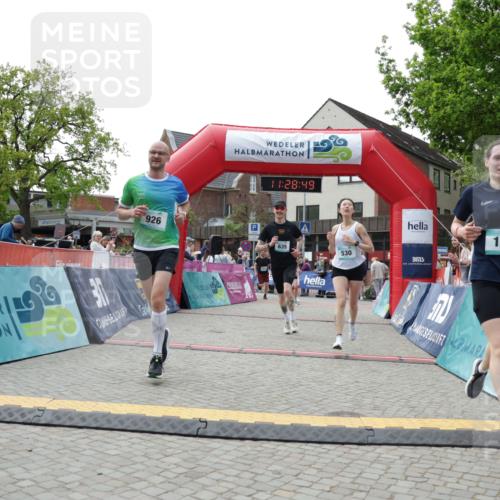 10.05.2026 - 8. Wedeler Halbmarathon Yannick Fuchs http://msf.ph/oto/9713632 10.05.2026 11:28:47 Ziel 28, 169, 530, 635, 926, 2115, 2183, 2229, 2232 meine-sportfotos.de
