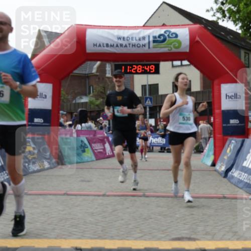 10.05.2026 - 8. Wedeler Halbmarathon Yannick Fuchs http://msf.ph/oto/9713637 10.05.2026 11:28:48 Ziel 28, 169, 530, 635, 926, 2183, 2209, 2229, 2232 meine-sportfotos.de