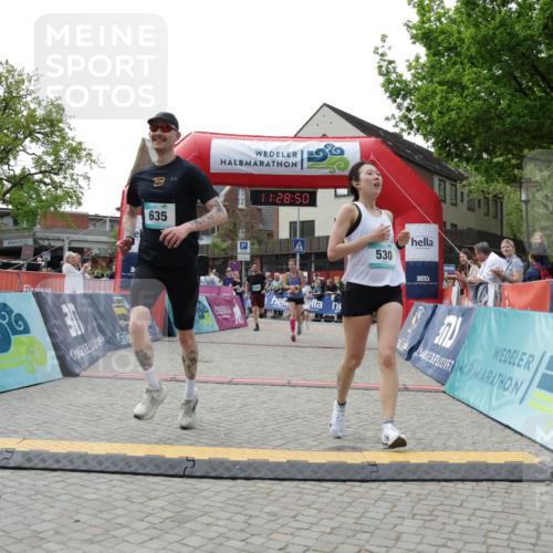 10.05.2026 - 8. Wedeler Halbmarathon Yannick Fuchs http://msf.ph/oto/9713647 10.05.2026 11:28:48 Ziel 28, 169, 530, 635, 926, 2183, 2209, 2229, 2232 meine-sportfotos.de