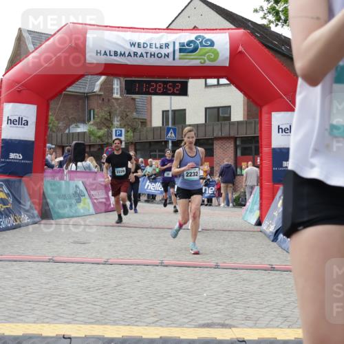 10.05.2026 - 8. Wedeler Halbmarathon Yannick Fuchs http://msf.ph/oto/9713671 10.05.2026 11:28:50 Ziel 28, 169, 530, 635, 926, 2183, 2209, 2229, 2232 meine-sportfotos.de