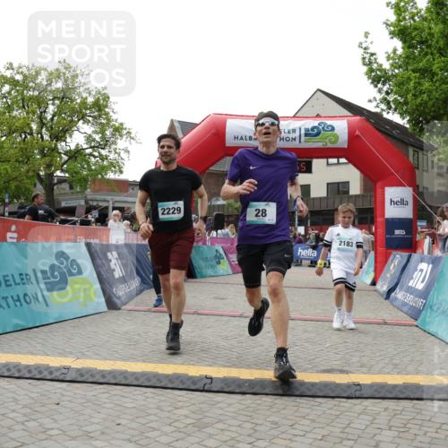 10.05.2026 - 8. Wedeler Halbmarathon Yannick Fuchs http://msf.ph/oto/9713708 10.05.2026 11:28:53 Ziel 28, 635, 963, 2183, 2209, 2229, 2232 meine-sportfotos.de