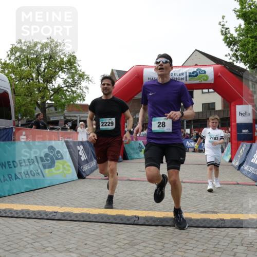 10.05.2026 - 8. Wedeler Halbmarathon Yannick Fuchs http://msf.ph/oto/9713711 10.05.2026 11:28:54 Ziel 28, 963, 2183, 2209, 2229, 2232 meine-sportfotos.de