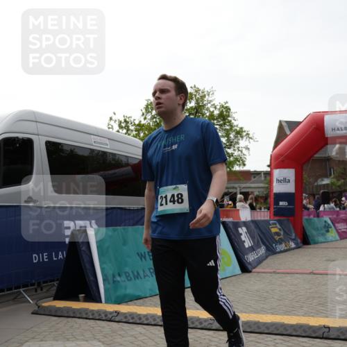 10.05.2026 - 8. Wedeler Halbmarathon Yannick Fuchs http://msf.ph/oto/9713770 10.05.2026 11:29:06 Ziel 412, 2148 meine-sportfotos.de