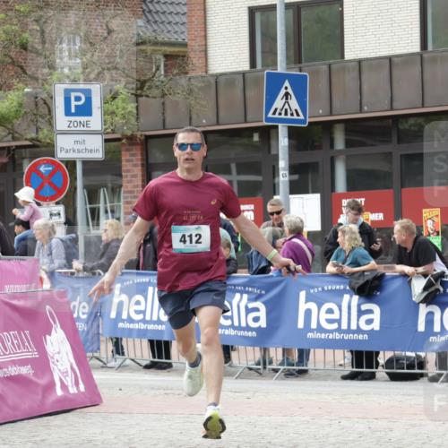 10.05.2026 - 8. Wedeler Halbmarathon Yannick Fuchs http://msf.ph/oto/9713777 10.05.2026 11:29:08 Ziel 412, 677 meine-sportfotos.de