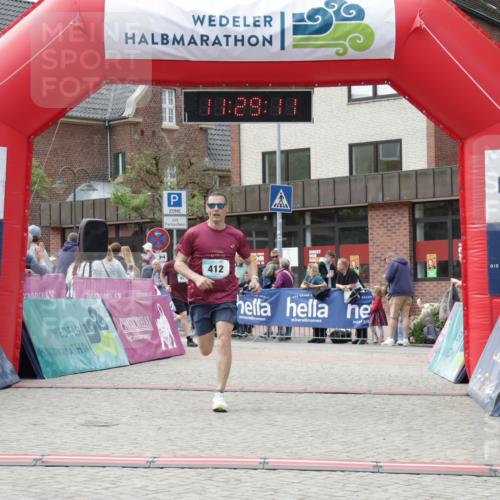 10.05.2026 - 8. Wedeler Halbmarathon Yannick Fuchs http://msf.ph/oto/9713791 10.05.2026 11:29:09 Ziel 412, 677 meine-sportfotos.de