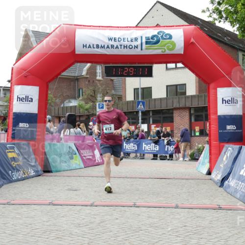 10.05.2026 - 8. Wedeler Halbmarathon Yannick Fuchs http://msf.ph/oto/9713797 10.05.2026 11:29:09 Ziel 412, 677 meine-sportfotos.de