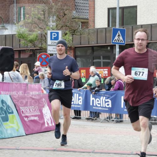 10.05.2026 - 8. Wedeler Halbmarathon Yannick Fuchs http://msf.ph/oto/9713832 10.05.2026 11:29:12 Ziel 412, 677 meine-sportfotos.de