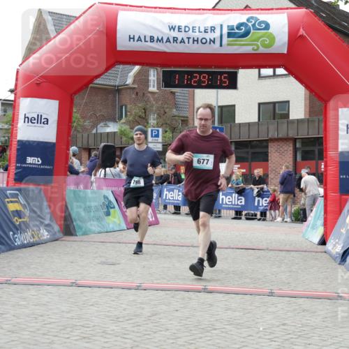 10.05.2026 - 8. Wedeler Halbmarathon Yannick Fuchs http://msf.ph/oto/9713844 10.05.2026 11:29:13 Ziel 412, 677 meine-sportfotos.de