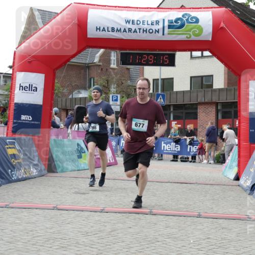 10.05.2026 - 8. Wedeler Halbmarathon Yannick Fuchs http://msf.ph/oto/9713847 10.05.2026 11:29:13 Ziel 412, 677 meine-sportfotos.de