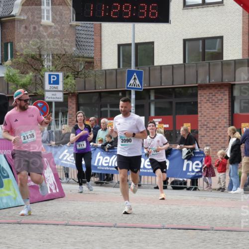 10.05.2026 - 8. Wedeler Halbmarathon Yannick Fuchs http://msf.ph/oto/9713952 10.05.2026 11:29:34 Ziel 168, 711, 2090, 2135 meine-sportfotos.de