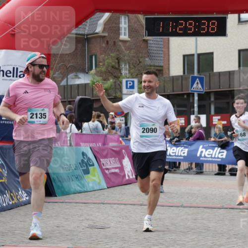 10.05.2026 - 8. Wedeler Halbmarathon Yannick Fuchs http://msf.ph/oto/9713975 10.05.2026 11:29:36 Ziel 168, 711, 1018, 2090, 2135 meine-sportfotos.de