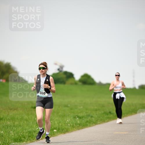 10.05.2026 - 8. Wedeler Halbmarathon Dr. Thomas Lammeyer http://msf.ph/oto/9714001 10.05.2026 12:17:45 Laufen 860 meine-sportfotos.de