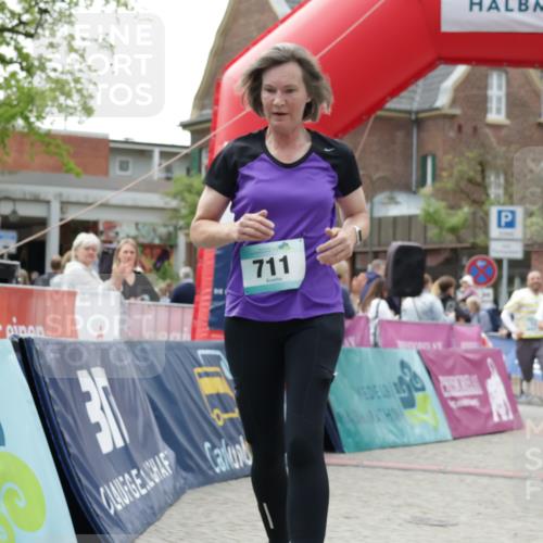 10.05.2026 - 8. Wedeler Halbmarathon Yannick Fuchs http://msf.ph/oto/9714025 10.05.2026 11:29:39 Ziel 131, 168, 711, 1018, 2090, 2135, 2192 meine-sportfotos.de