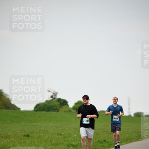 10.05.2026 - 8. Wedeler Halbmarathon Dr. Thomas Lammeyer http://msf.ph/oto/9714044 10.05.2026 12:18:15 Laufen 2130, 2062 meine-sportfotos.de