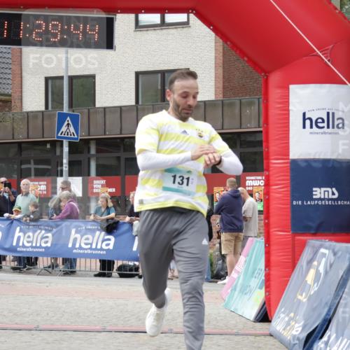 10.05.2026 - 8. Wedeler Halbmarathon Yannick Fuchs http://msf.ph/oto/9714052 10.05.2026 11:29:42 Ziel 131, 168, 711, 1018, 2192 meine-sportfotos.de