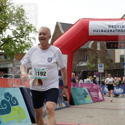 10.05.2026 - 8. Wedeler Halbmarathon Yannick Fuchs http://msf.ph/oto/9714088 10.05.2026 11:29:45 Ziel 131, 1018, 2192, 2215 meine-sportfotos.de